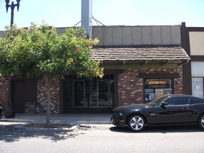 More Photos Of 709-711 Newmark Mall, Montebello Office For Lease
