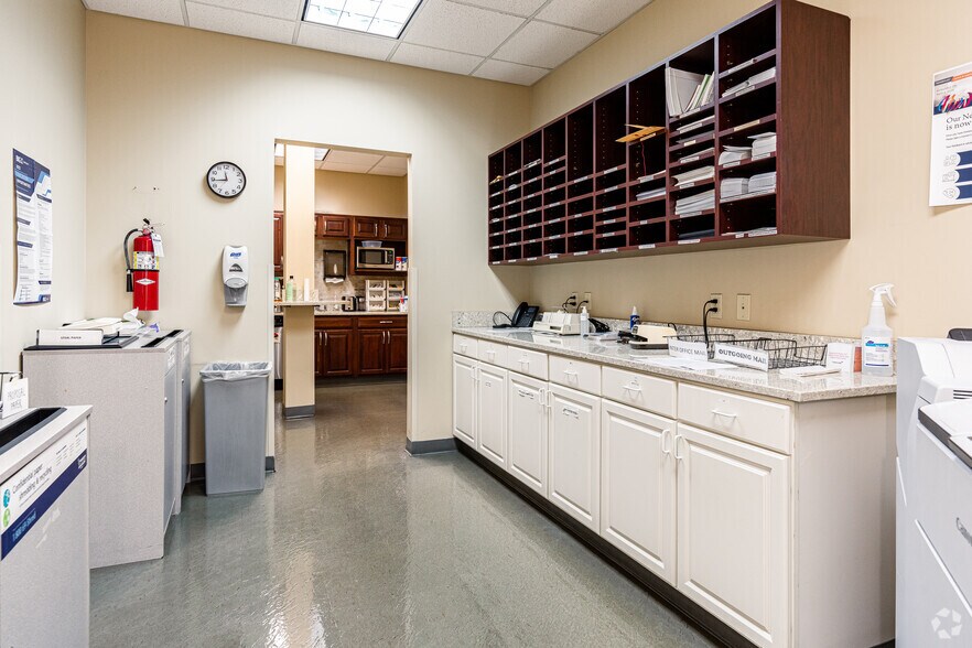 More Photos Of 2305 River Rd, Louisville Office For Lease