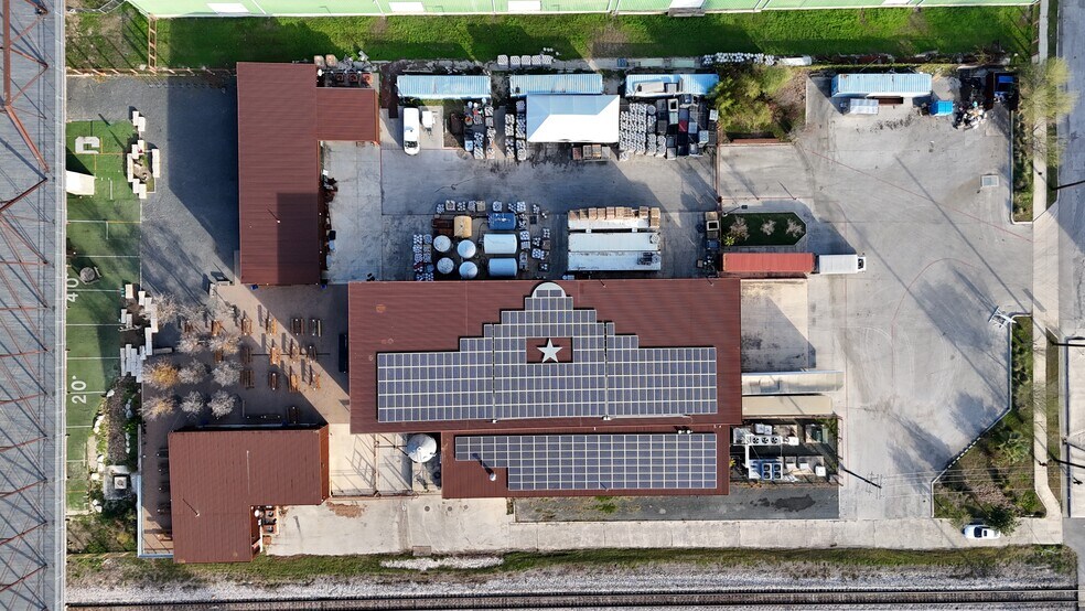 More Photos Of 415 Burnet St, San Antonio Manufacturing For Sale