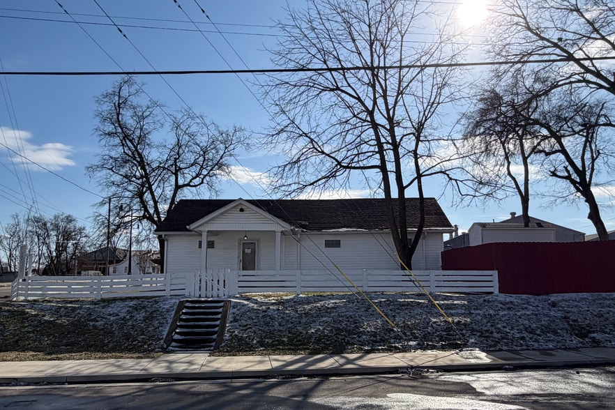 Primary Photo Of 301 Woodruff St, Madison Office For Sale