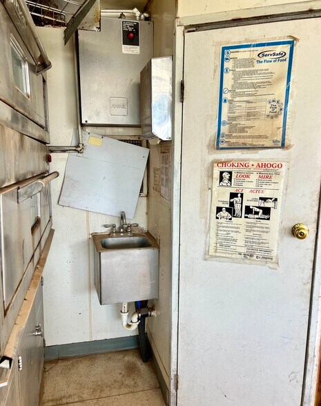 More Photos Of 3802 Idalou Rd, Lubbock Warehouse For Sale