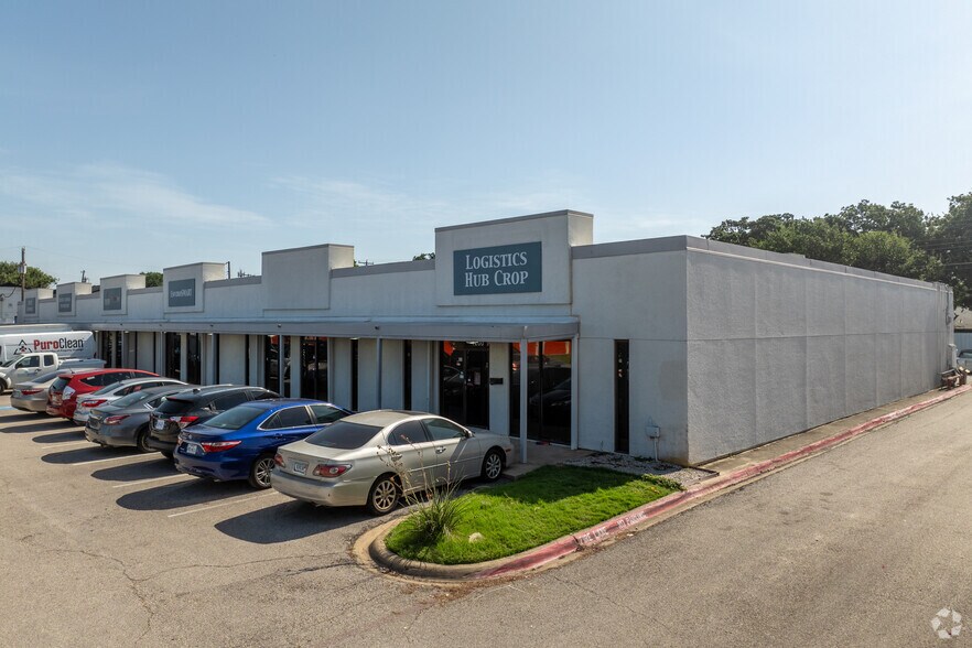 More Photos Of 1100-1120 Luke St, Irving Unknown For Lease