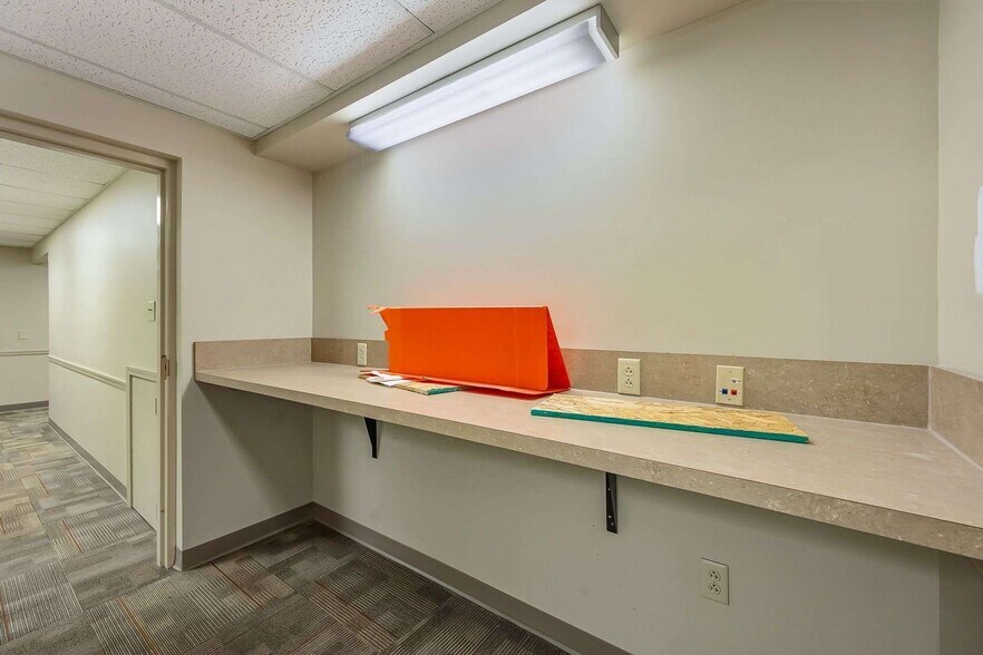 More Photos Of 412 E River St, Elyria Office For Sale