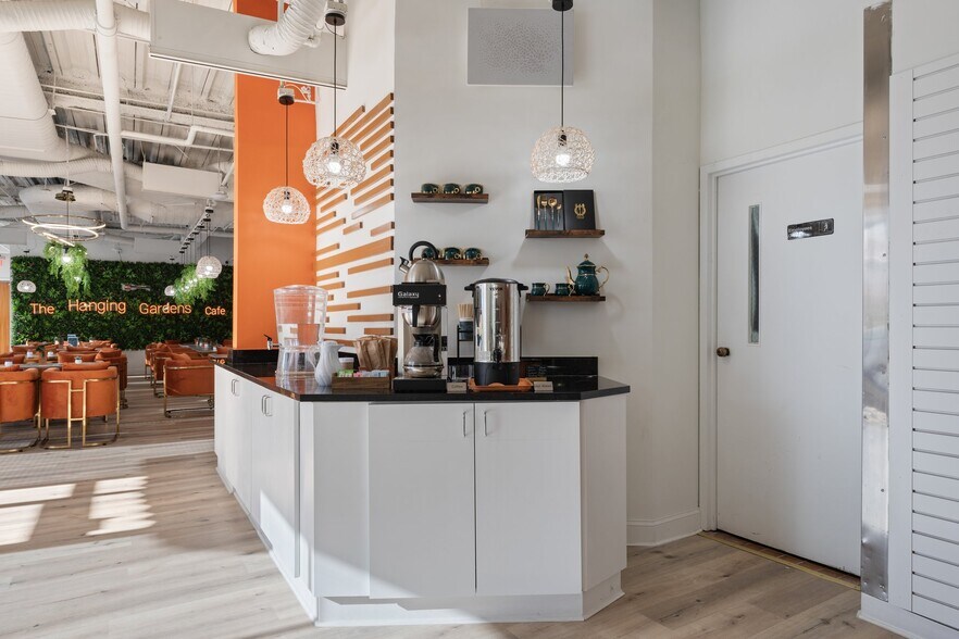 More Photos Of 8229 Boone Blvd, Vienna Unknown For Lease