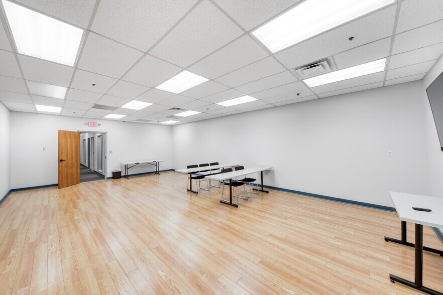 More Photos Of 3285 Saturn Ct, Peachtree Corners Warehouse For Sale