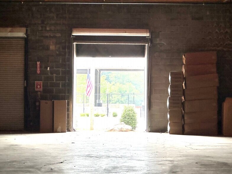 More Photos Of 131 S Varnell Rd, Tunnel Hill Distribution For Sale