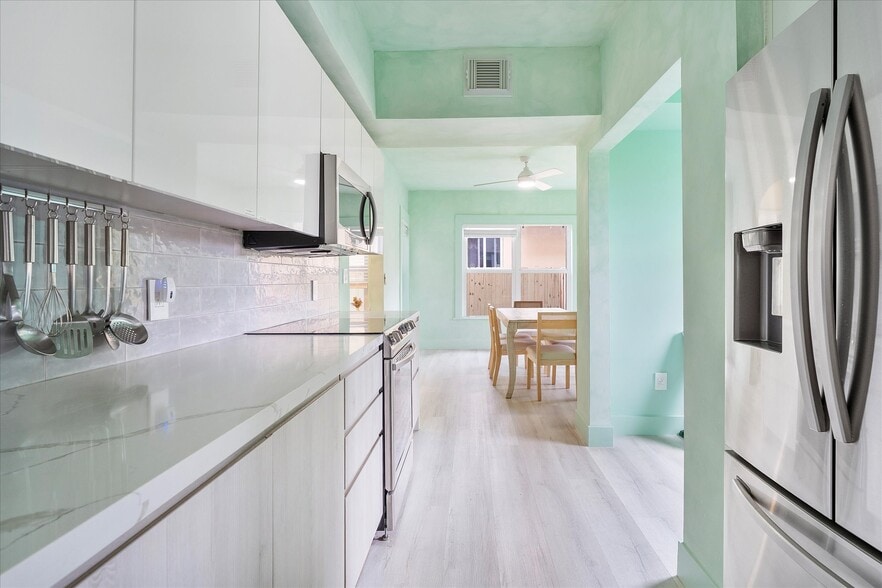 More Photos Of 22 NE 44th St, Miami Office Residential For Lease