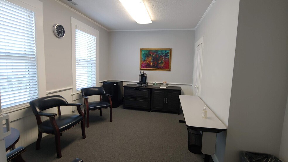 More Photos Of 407 W Main St, Lexington Office For Lease