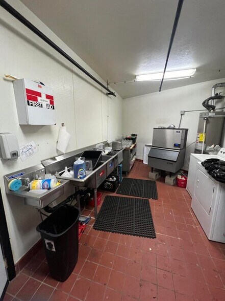 More Photos Of 1417 Glendale Dr, Mckinleyville Freestanding For Lease