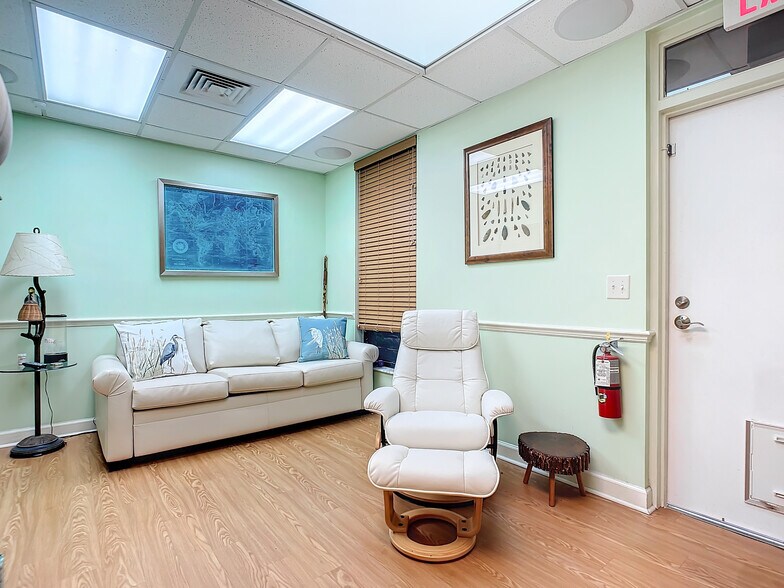 More Photos Of 405 Downing St, New Smyrna Beach Medical For Sale
