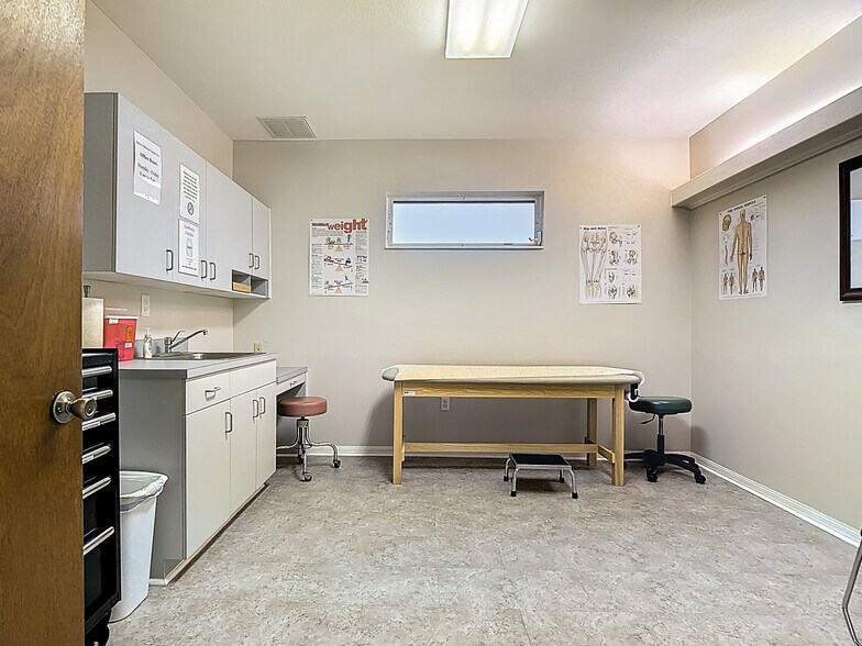 More Photos Of 45 Bryan Ave, LaBelle Medical For Sale