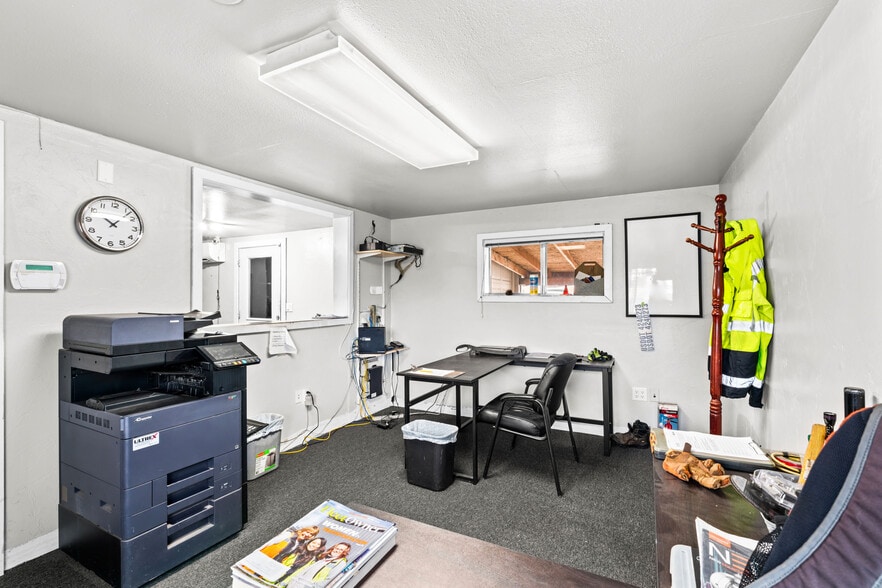 More Photos Of 3894 Roosevelt Blvd, Eugene Industrial For Sale