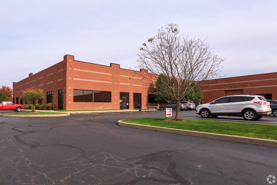More Photos Of 14701 Cumberland Rd, Noblesville Research And Development For Lease