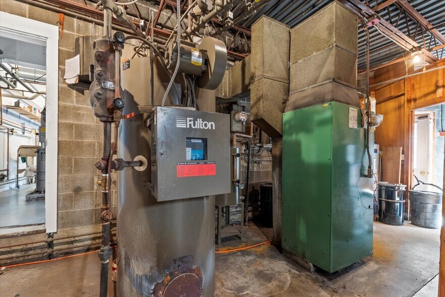 More Photos Of 256 Benmont Ave, Bennington Freestanding For Sale