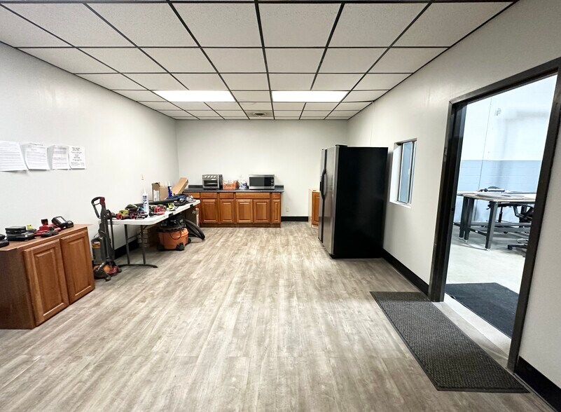 More Photos Of 2928-2930 Switzer Ave, Columbus Warehouse For Lease