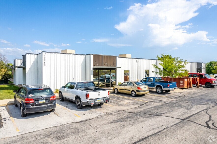 More Photos Of 10888 Hickman Rd, Clive Office For Lease