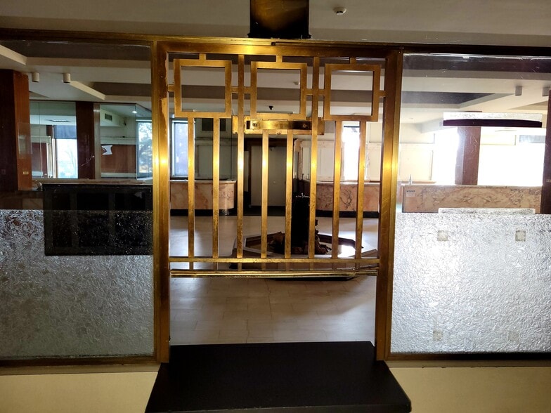 More Photos Of 1110 W 35th St, Chicago Office For Sale