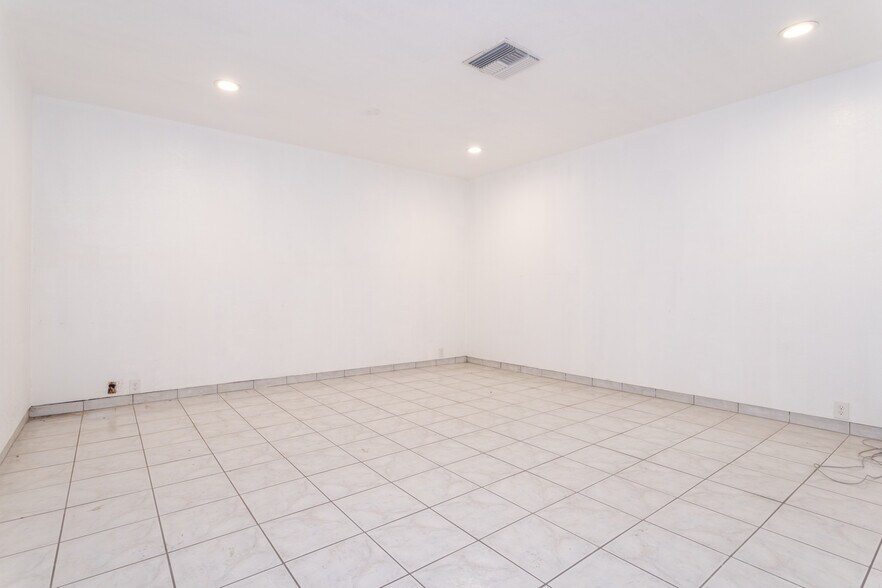More Photos Of 661 Arroyo St, San Fernando Manufacturing For Lease