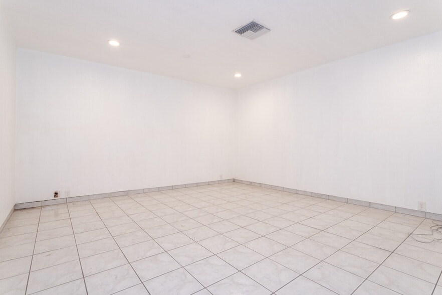 More Photos Of 661 Arroyo St, San Fernando Manufacturing For Lease
