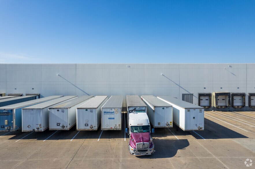 More Photos Of 5601 Alliance Gateway Fwy, Fort Worth Warehouse For Lease