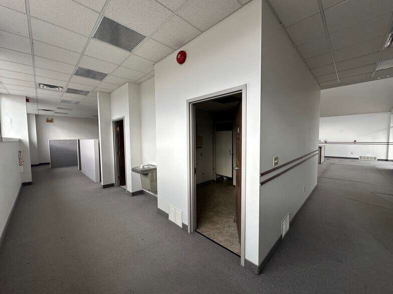 More Photos Of 560 W Third St, Jamestown Office For Lease