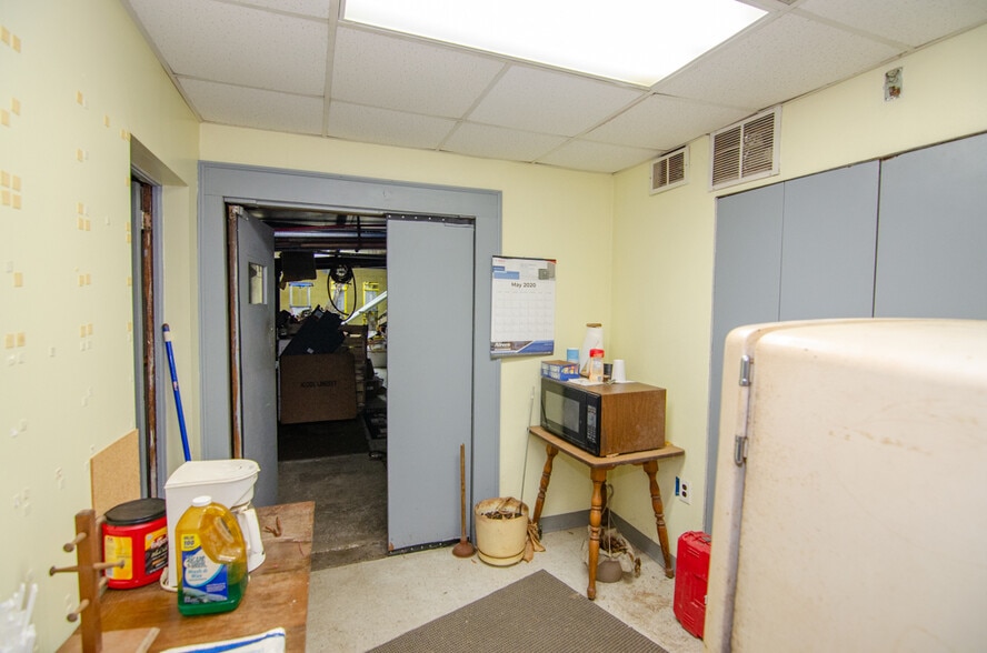 More Photos Of 1108 Pickett Rd, Norfolk Flex For Sale