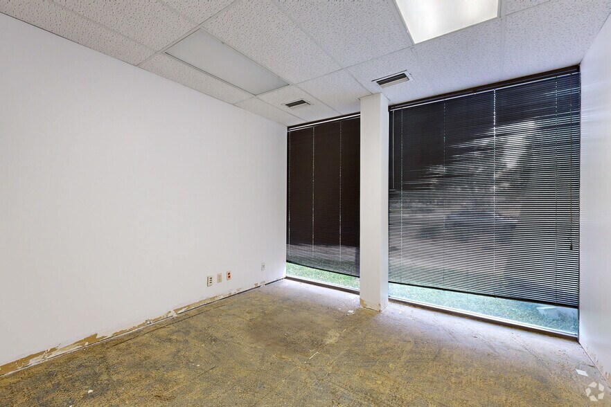 More Photos Of 2655 Villa Creek Dr, Dallas Office For Lease