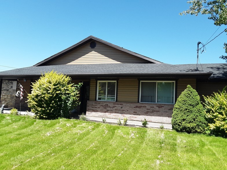 More Photos Of 41 E Center St, Centerville Assisted Living For Sale