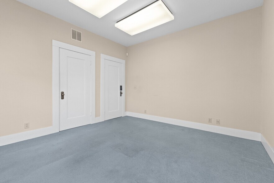 More Photos Of 700 College Ave, Santa Rosa Office For Sale
