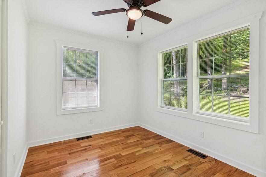 More Photos Of 375 Deerfield Dr, Dahlonega Multifamily For Sale