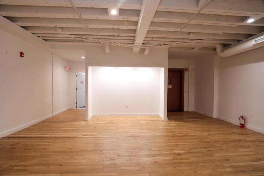 More Photos Of 328 Wall St, Kingston Storefront Retail Office For Lease