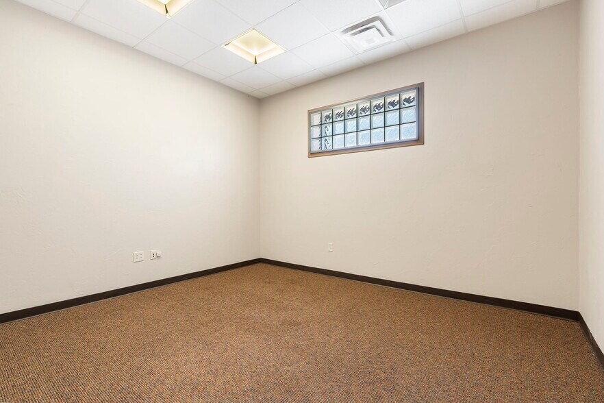 More Photos Of 215 N Grant Ave, Springfield Office For Lease