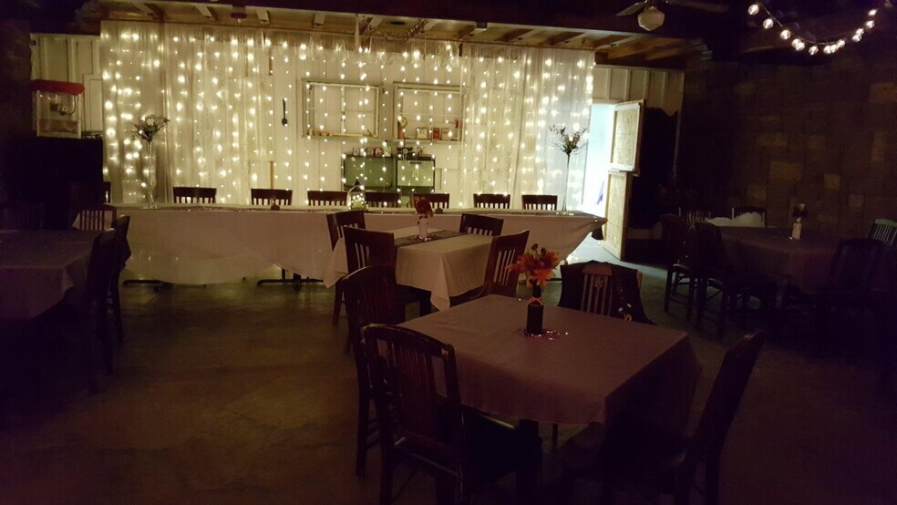 More Photos Of 607 W Main St, Payson Bar For Sale