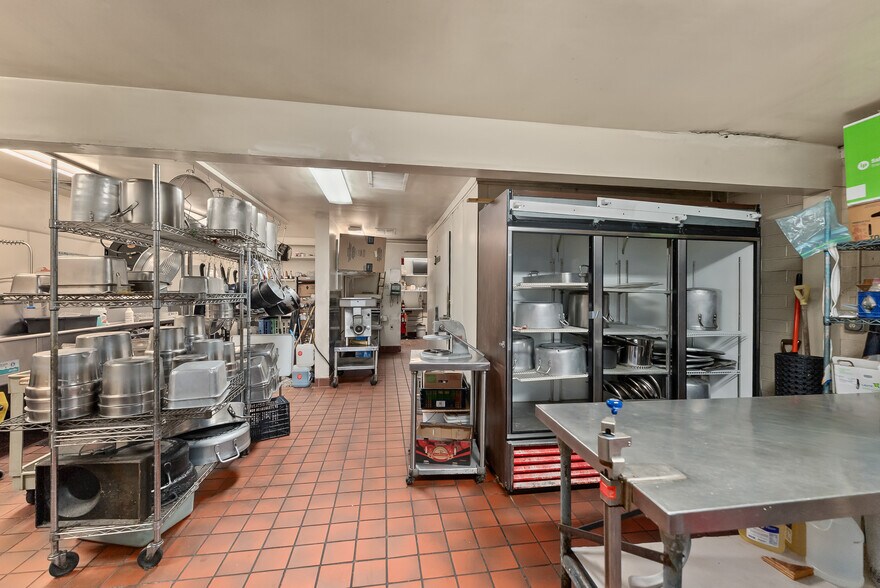 More Photos Of 1347 NE Stephens St, Roseburg Restaurant For Sale