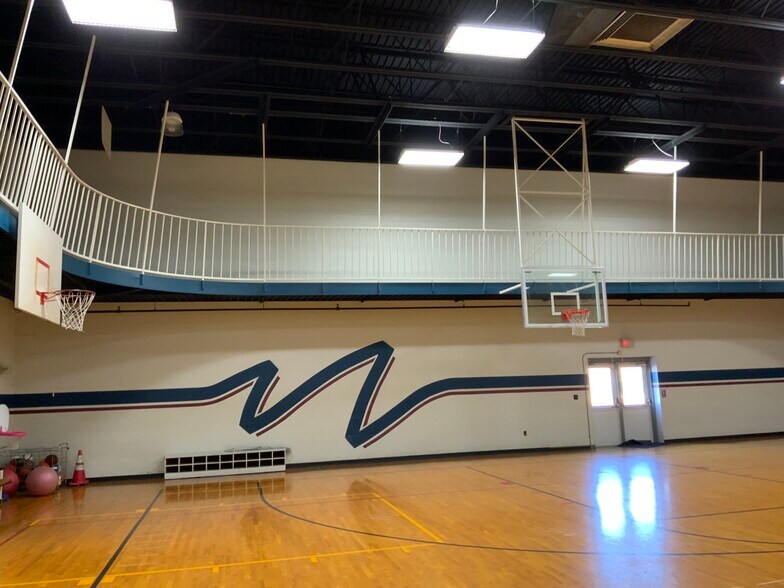 More Photos Of 401 W Poplar St, Elizabethtown Religious Facility For Sale