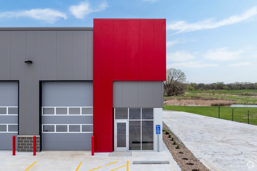 More Photos Of 3340 Eastpark Cir, Lincoln Industrial For Lease
