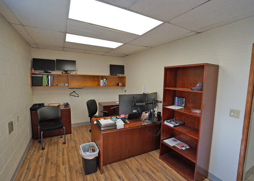 More Photos Of 1214 Fruitvale Blvd, Yakima Service For Lease