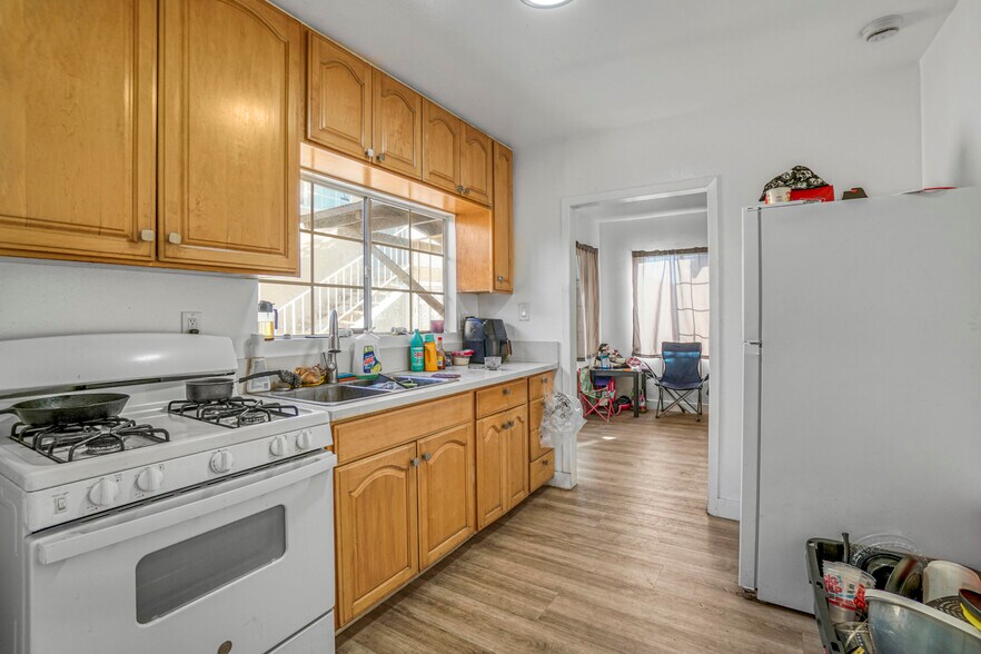 More Photos Of 1548 W 59th Pl, Los Angeles Apartments For Sale