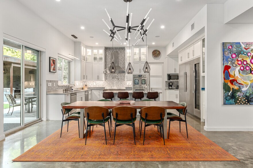 More Photos Of 4798 Iberia Ave, Dallas Office For Sale