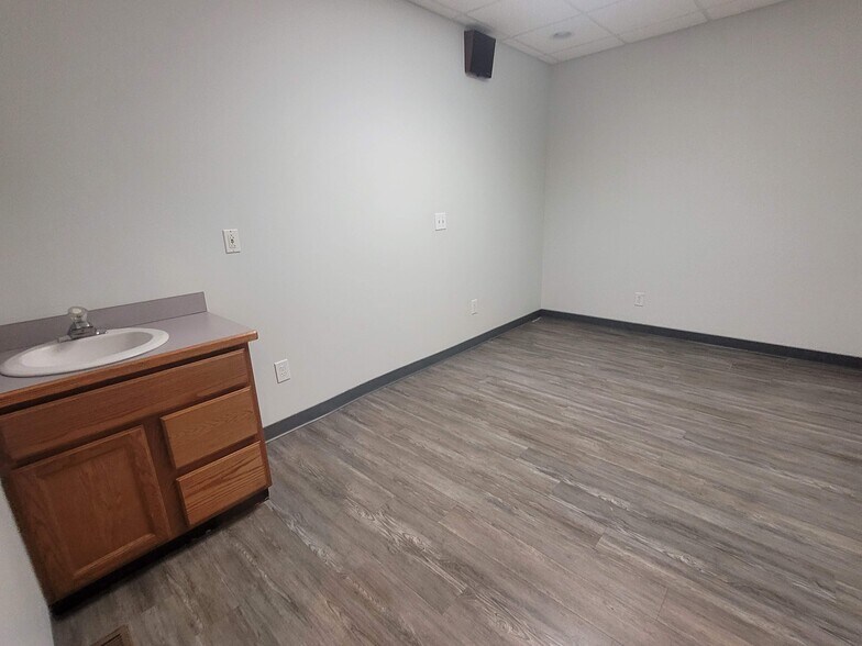 More Photos Of 5797 Beechcroft Rd, Columbus Medical For Lease