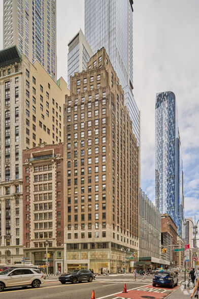 Primary Photo Of 1776 Broadway, New York Office For Lease