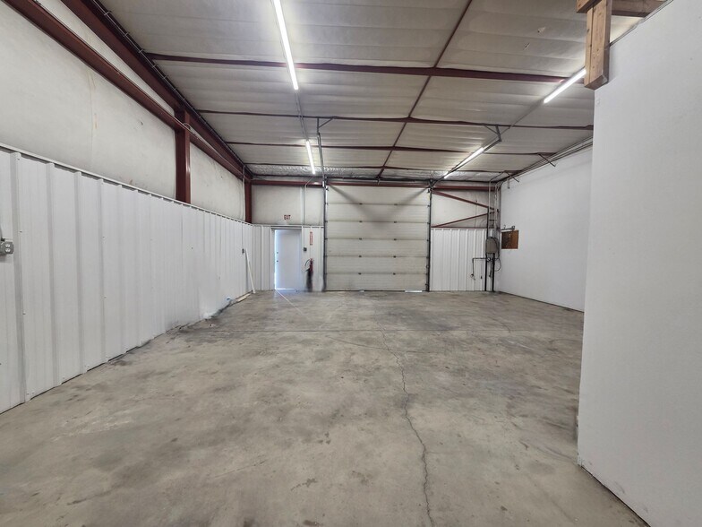 More Photos Of 300 E 16th St, Greeley Warehouse For Lease