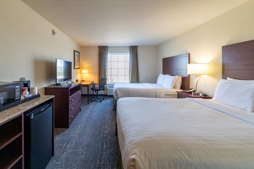 More Photos Of 485 S Elm Rd, Eaton Hotel For Sale