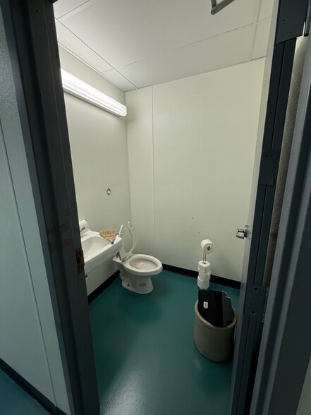 More Photos Of 1202 Industrial Dr, Warsaw Industrial For Sale