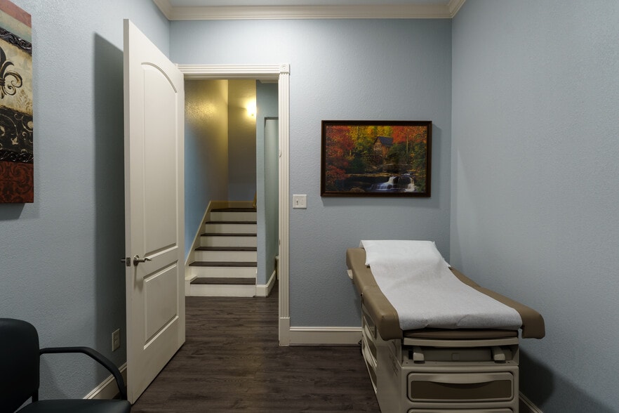 More Photos Of 13688 Breton Ridge St, Houston Medical For Sale