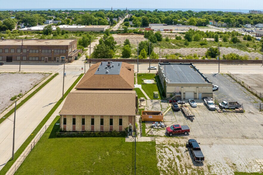 More Photos Of 1442 N Memorial Dr, Racine Office For Sale