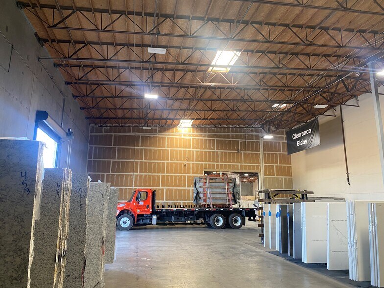 More Photos Of 4813 Greenleaf Ct, Modesto Showroom For Lease