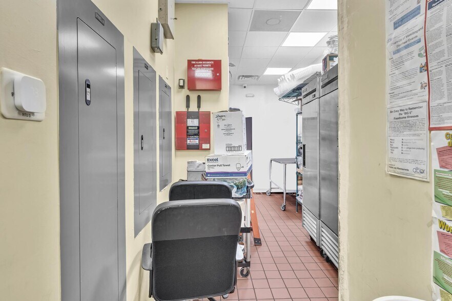 More Photos Of 2010 NW 6th St, Fort Lauderdale Fast Food For Lease