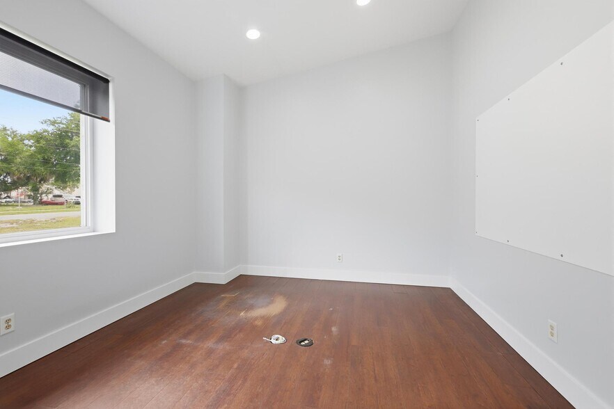 More Photos Of 623 Pleasant St, Lake Helen Flex For Lease