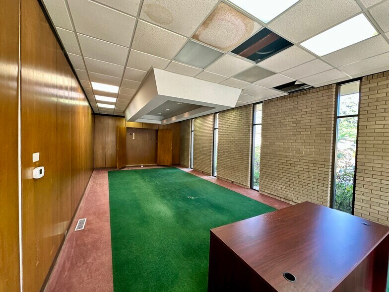 More Photos Of 130 Lexington Ln, Southern Pines Office For Sale